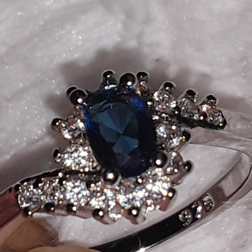 Ring - Picture 3 of 4